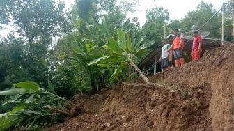 Jurang Menganga Muncul di Bayanan Sambirejo Usai Diterjang Longsor.