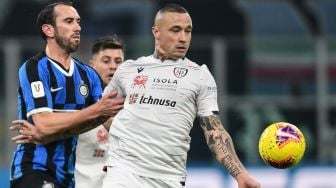 Deretan Kontroversi Radja Nainggolan yang Baru Direkrut Bhayangkara FC, Pernah Merokok di Bench Pemain