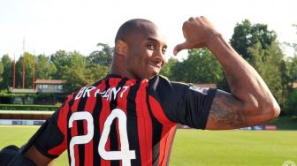 Kenang Kobe Bryant, AC Milan Kenakan Pita Hitam di Coppa Italia