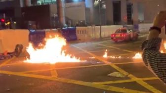 DUAARR!!! Bom Rakitan Meledak di Rumah Sakit Hong Kong