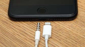 Didesak Gunakan USB Type-C, Apple Tolak Tinggalkan Port Lightning