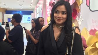 Titi Kamal Berasa Kajol, 5 Gaya Cetar Artis di Pernikahan Rocky Soraya