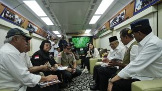 Tengok Korban Banjir Bandang di Banten, Wapres Maruf Naik Kereta Api