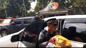 Teddy Sempat Kunjungi Makam Lina Jubaedah Usai Hasil Autopsi Keluar