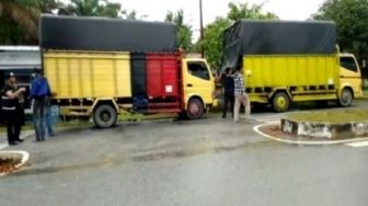 Bea Cukai Sita Lima Truk Bermuatan Rokok Ilegal di Pelalawan