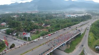 Penggunaan Jembatan Layang untuk Lokasi Senam di Padangpariaman