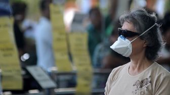 Diburu Sejak Isu Virus Corona, Harga Masker Bedah di Solo ...