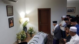 Wapres Ma'ruf Amin Turut Pimpin Salat Jenazah Mendiang Gus Sholah