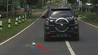 Viral Pengendara Terios Buang Sampah Sembarangan, Pelatnya Jadi Sorotan