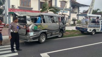 Mikrobus Pengangkut Rombongan Siswa Terlibat Kecelakaan, Satu Pelajar Tewas