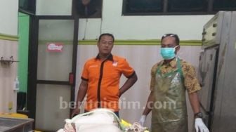 Warga Temukan Mayat Setengah Telanjang Tersangkut di Bebatuan Sungai