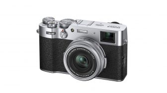 Kamera Mirrorless Fujifilm X100V Meluncur dengan Lensa Baru