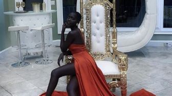 Lawan Diskriminasi, Model Asal Sudan Ini Bangga Dijuluki 'Queen of Dark'