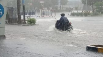 Solo Diguyur Hujan Deras, Jalan Slamet Riyadi Tergenang