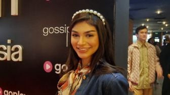 Bertabur 10 Ribu Berlian Mewahnya Kostum Nasional Jihane Almira di Miss Supranational 2021