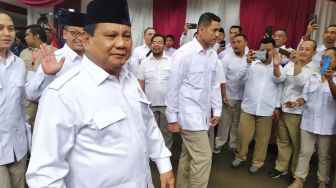 Ogah Tanggapi Survei Capres, Prabowo Klaim Pilih Fokus Kerja Buat Jokowi