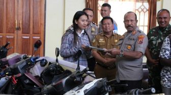 Biasakan Tertib Lalu Lintas, Pasang Pelat Nomor Motor Secara Lengkap