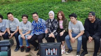 Bintang Film Milea: Suara dari Dilan Geruduk Rumah Dinas Ridwan Kamil