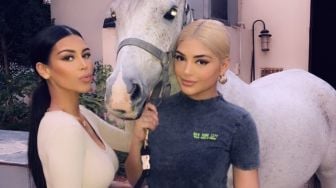 Kayak Kembar, Dua Selebgram Ini Mirip Kim Kardashian dan Kylie Jenner