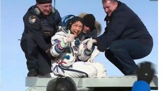 Kembali ke Bumi, Pertemuan Astronot dengan Anjingnya Ini Bikin Haru