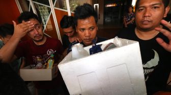 Polisi Gerebek Tempat Pembuatan Ganja Sintetis