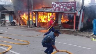 Diduga Korsleting Listrik, Rumah Terbakar di Dekat SPBU Total Bambu Apus