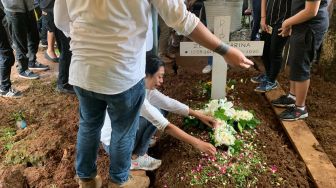 Makam Anak Karen Idol Dibongkar Polisi