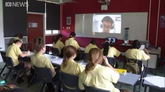 Baru Pulang dari China, Guru di Australia Ini Ngajar Via Video Call