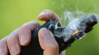 Peneliti WHO Klaim Rokok Tembakau Lebih Berisiko Dibanding Elektrik