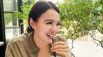 Genit, Wika Salim Terang-terangan Endus Aroma Tubuh Verrell Bramasta