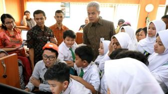 Siswa SD Al-Azhar Syifa Budi Riuh di Kantor Ganjar Pranowo, Ada Apa?