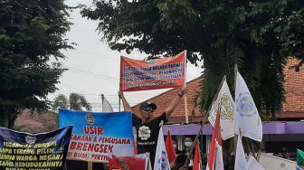 Khawatir UMK Diganti Upah Per Jam, Sarbumusi Jember Demo Tolak RUU Cika