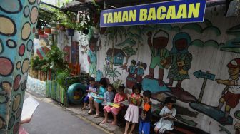 Tingkatkan Minat Membaca Anak-anak di Taman Bacaan