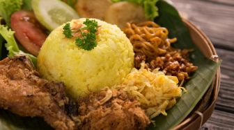 Perpaduan Makanan Jepang dan Nusantara, Tampilan Nasi Kuning Ini Bikin Ngakak