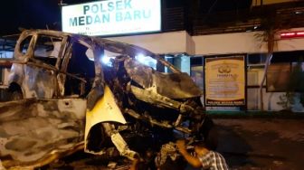 Terjepit di Mobil Gegara Seruduk Pohon, Sopir Honda Freed Tewas Terpanggang