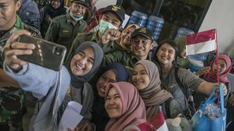 Cinta Datang Tak Pernah Tepat Waktu...Cerita WNI yang Dikarantina di Natuna