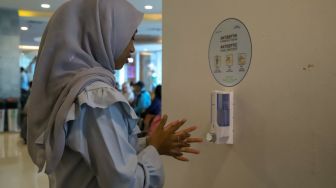 Cegah Virus Corona, Bandara Ngurah Rai Sebar 48 Unit Hand Sanitizer
