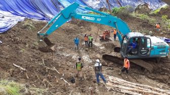 Longsor Kembali Terjadi Di Tol Cipularang Satu Pekerja Terluka