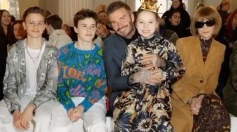 Support Istri, David Beckham dan Anak-Anaknya Duduk di Barisan Depan LFW