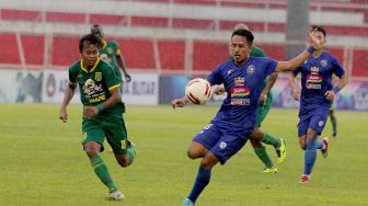 Persebaya Lolos ke Final, Aji Santoso Puji 10 Pemain Arema FC