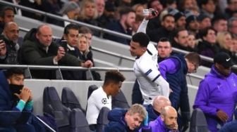 Ngambek Diganti, Dele Alli Banting Botol Minum hingga Sepatu