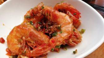 Resep Udang Saus Padang, Tak Kalah Enak dengan Restoran Seafood