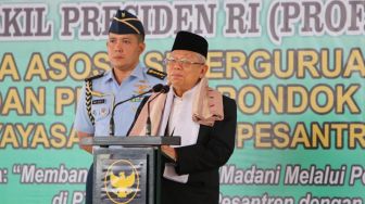 Gaya Wapres Ma'ruf Amin Pakai Rompi Biker Lalu Geber Moge