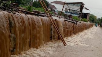 Tanggul Sungai Piji di Kudus Jebol, Banjir 1,3 Meter Terjang Pemukiman