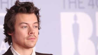 Profil Harry Styles dan 9 Fakta Menariknya, Ultah ke-28 Semakin Beda dengan Gaya Gender Netral