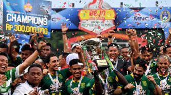 5 Berita Hits Bola : Persebaya Juara, Selebrasi Mahmoud Eid Disorot