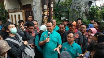 Pesan Anies saat Hari Peduli Sampah di Kampung Samtama: Kupilah