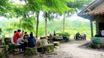 Warung Kopi Merapi, Sensasi nan Santai Ngopi di Bawah Kaki Gunung