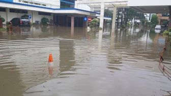 Kantor Direktorat Bea dan Cukai di Jaktim Kebanjiran, Banyak Mobil Terendam