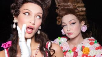 Jadi Marie Antoinette, Bella dan Gigi Hadid Tampil Menawan di Show Moschino